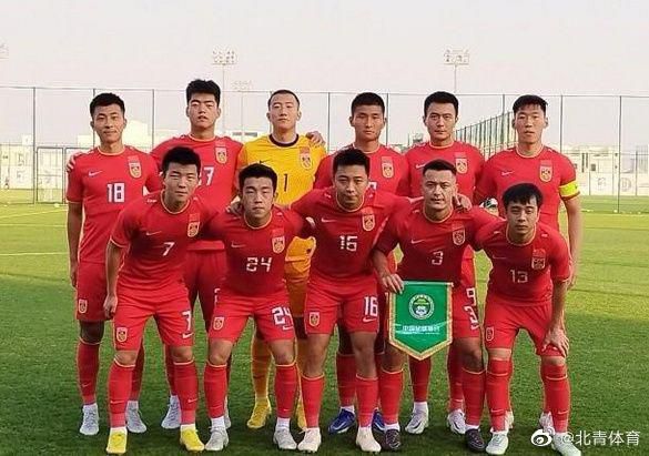 第90分钟，埃因霍温后场长传，蒂尔插上突入禁区，小角度打门偏出底线！